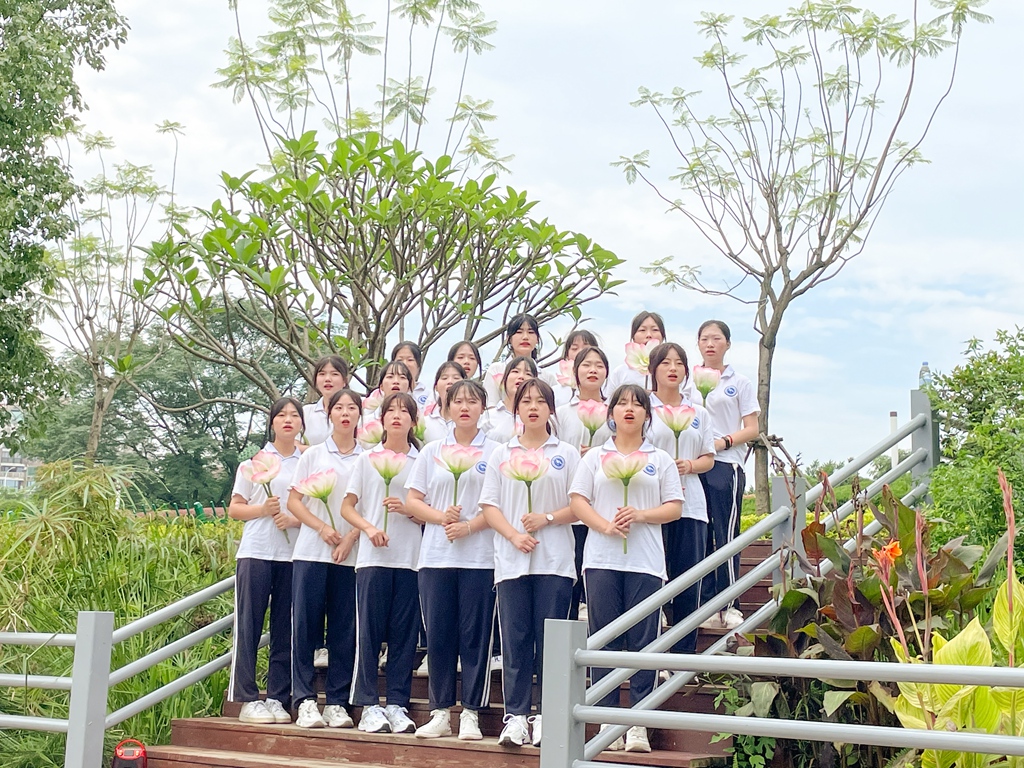 <a href=http://www.555edu.net/school-506/ target=_blank class=infotextkey>福建省新华技术学校</a>|“廉莲花开，为荷而来”主题活动